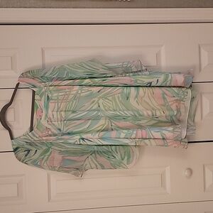 Lilly Pulitzer flattering mini dress.  Size xs but could fit anyone between xs-m